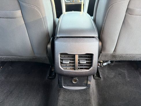 Used 2018 Ford Fusion SE w/ Fusion SE Technology Package FWD image 20