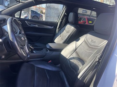 Used 2018 Cadillac XT5 Platinum image 11