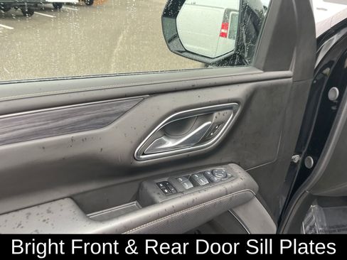 Used 2024 GMC Yukon XL SLT w/ SLT Premium Package image 14