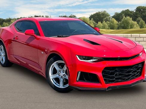 Used 2017 Chevrolet Camaro LT RWD image 2