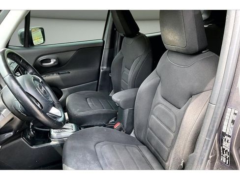 Used 2018 Jeep Renegade Latitude w/ Cold Weather Group AWD/4WD image 24
