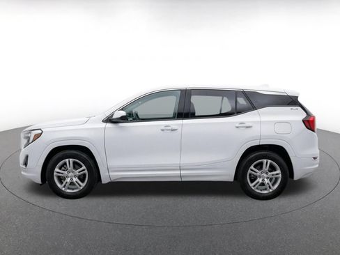 Used 2024 GMC Terrain SLE FWD image 4
