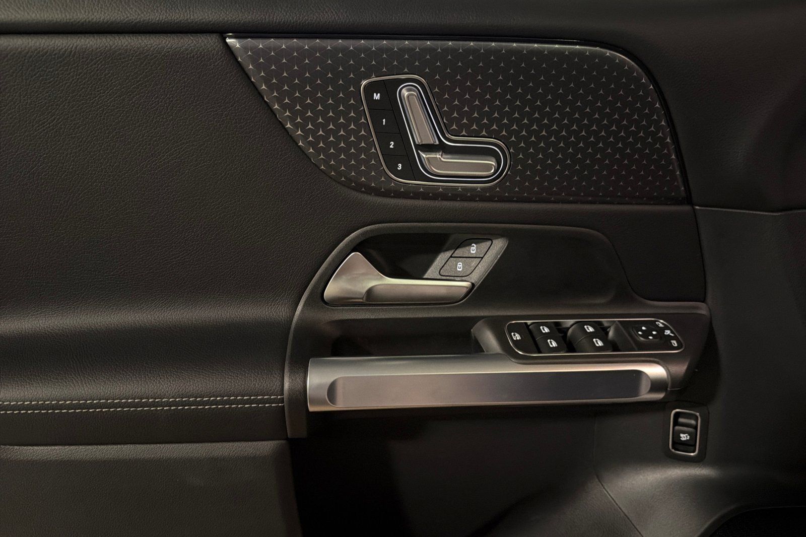 New 2026 Mercedes-Benz GLB 250 image 10