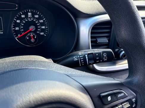 Used 2018 Kia Sorento LX image 25