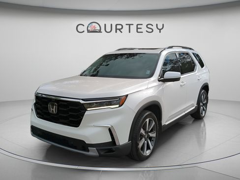 Certified 2024 Honda Pilot Elite image 2