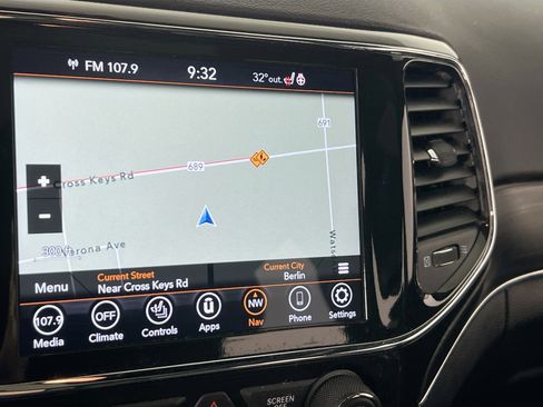 Used 2022 Jeep Grand Cherokee Limited image 12