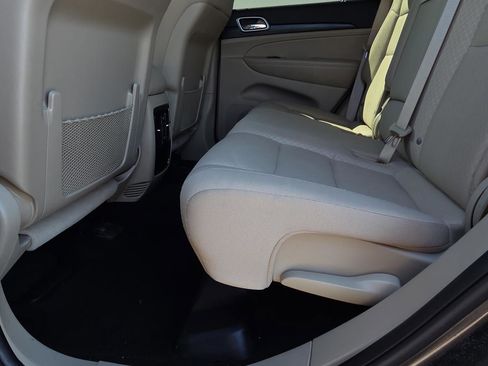 Used 2020 Jeep Grand Cherokee Laredo image 19