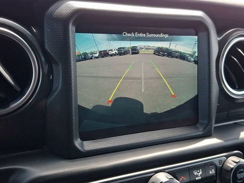 Used 2021 Jeep Wrangler Unlimited Sahara AWD/4WD image 16