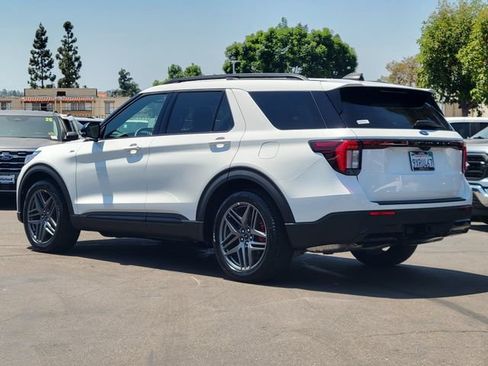 Used 2026 Ford Explorer ST-Line w/ ST-Line Street Pack RWD image 2