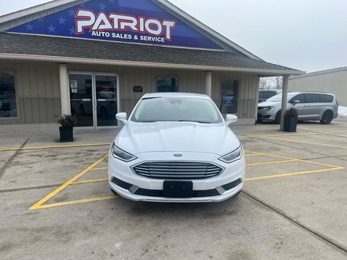 Used 2018 Ford Fusion SE w/ Equipment Group 602A image 2
