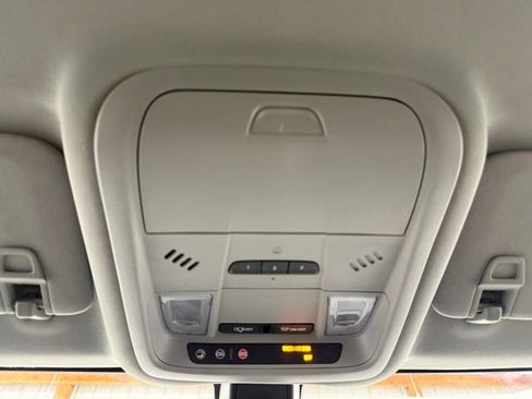 Used 2018 Chevrolet Equinox LT image 18