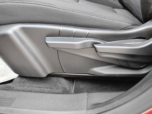 Used 2025 Chevrolet Equinox LT FWD image 14