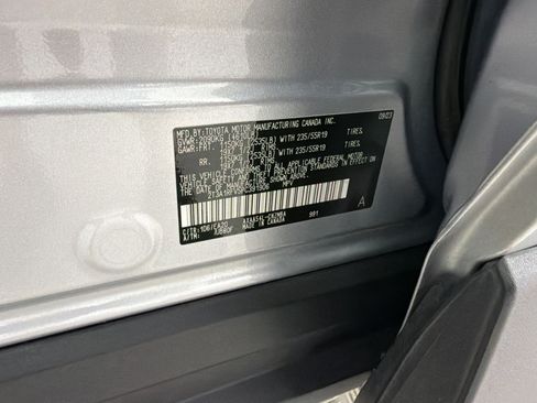 Used 2023 Toyota RAV4 XLE Premium AWD/4WD image 28