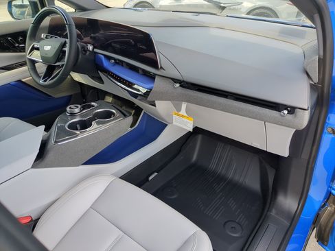 New 2026 Cadillac Optiq Luxury 1 image 11