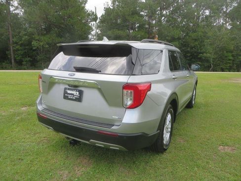 Used 2020 Ford Explorer XLT w/ Equipment Group 202A AWD/4WD image 6