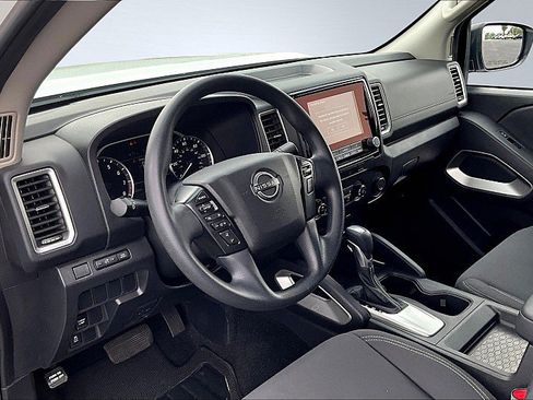 Used 2023 Nissan Frontier SV image 14