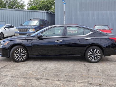 Used 2025 Nissan Altima 2.5 SV FWD image 25