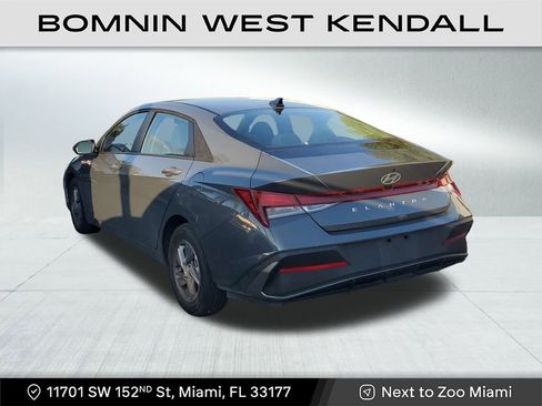 Used 2025 Hyundai Elantra SE image 4