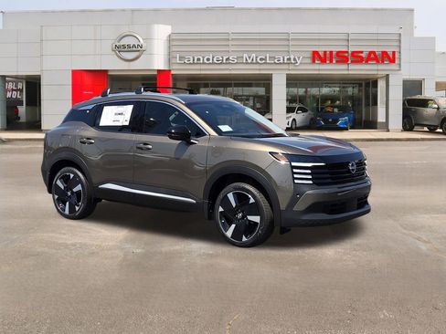 New 2026 Nissan Kicks SR w/ Cold Weather Package FWD image 1