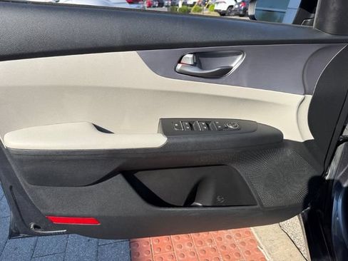 Used 2022 Kia Forte LXS FWD image 9