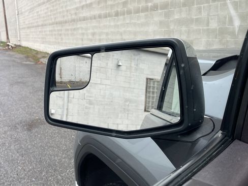 Used 2023 GMC Sierra 1500 SLE image 8