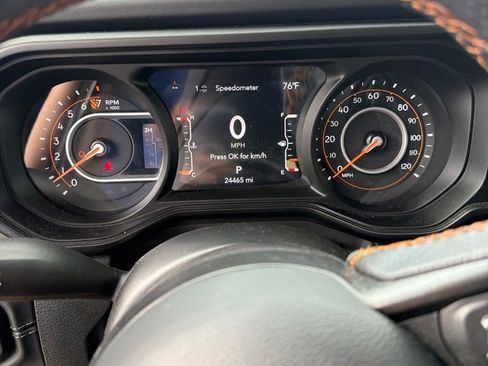 Used 2024 Jeep Gladiator Mojave AWD/4WD image 2