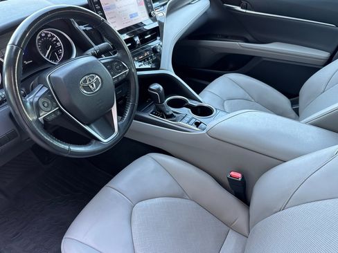 Used 2022 Toyota Camry XLE FWD image 4