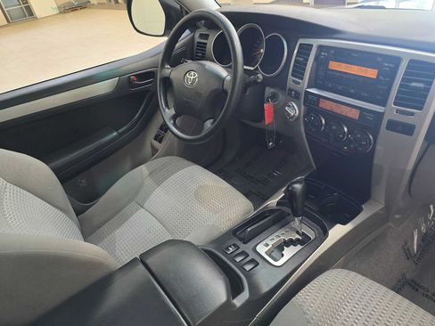 Used 2006 Toyota 4Runner SR5 AWD/4WD image 28