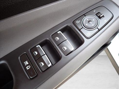 Used 2019 Hyundai Santa Fe SE FWD image 12