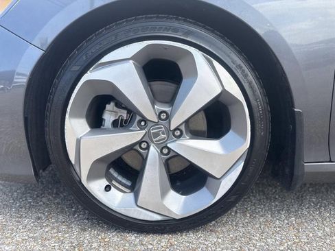 Used 2018 Honda Accord Touring image 12