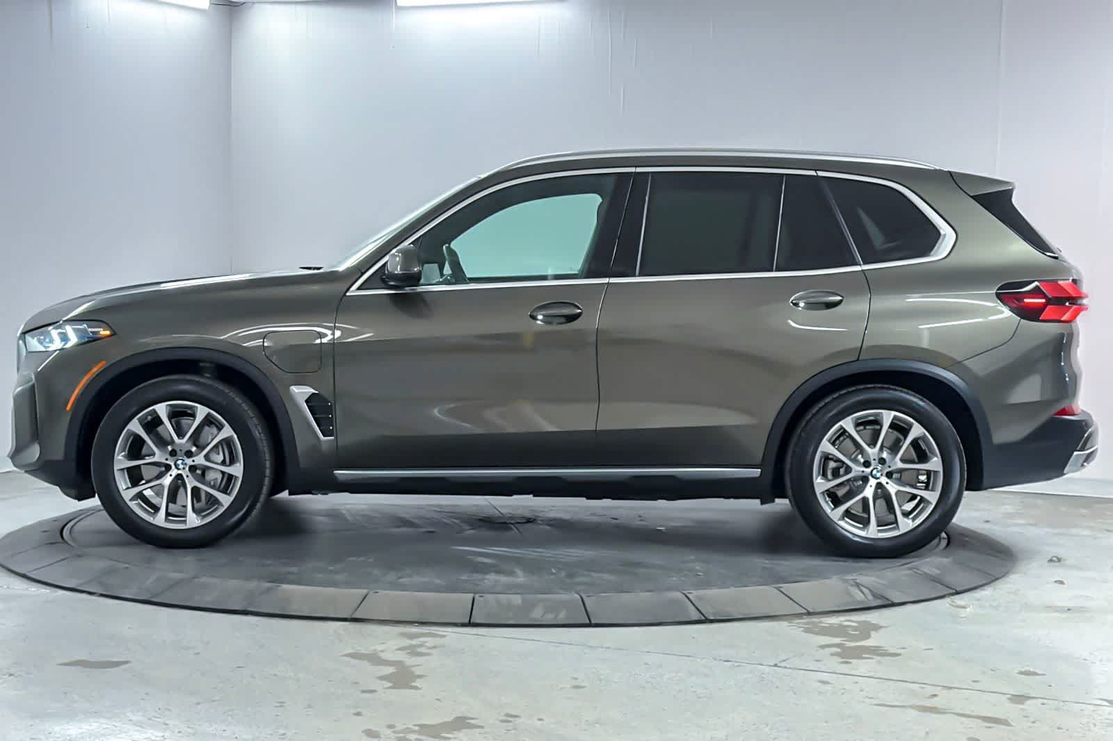 Used 2026 BMW X5 xDrive50e w/ Premium Package AWD/4WD image 5