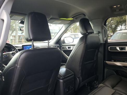 Used 2022 Ford Explorer XLT w/ Equipment Group 202A image 15