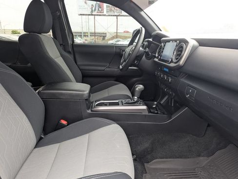 Used 2022 Toyota Tacoma TRD Sport AWD/4WD image 35