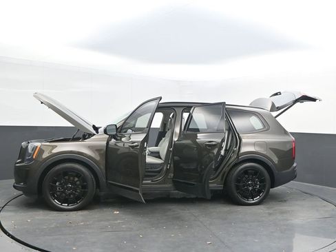 Used 2021 Kia Telluride SX w/ SX Prestige Package image 45
