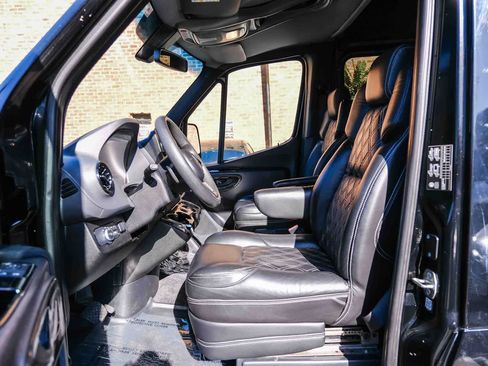 Used 2020 Mercedes-Benz Sprinter 3500 w/ Windows All Around Package image 31
