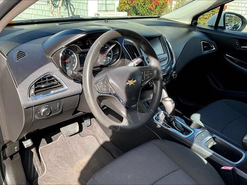 Used 2018 Chevrolet Cruze LT w/ LT Fleet Convenience Package FWD image 13