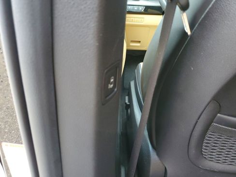 Used 2022 Kia Carnival EX FWD image 16