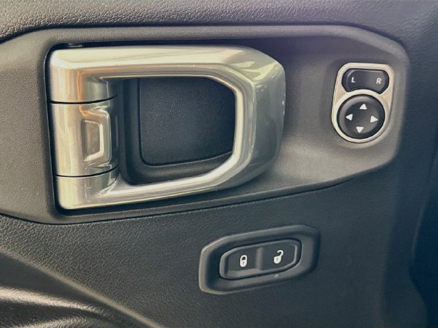 Used 2025 Jeep Gladiator Sport AWD/4WD image 21