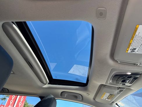 Certified 2023 Toyota Corolla Cross XLE image 17