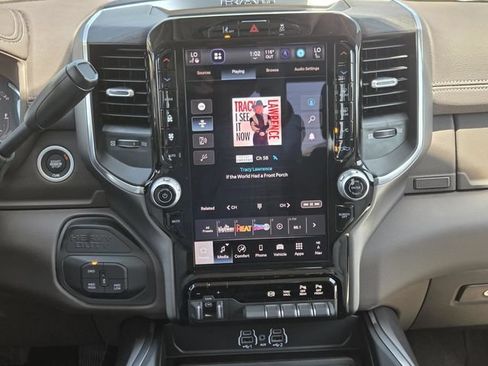 New 2026 RAM 2500 Laramie AWD/4WD image 11
