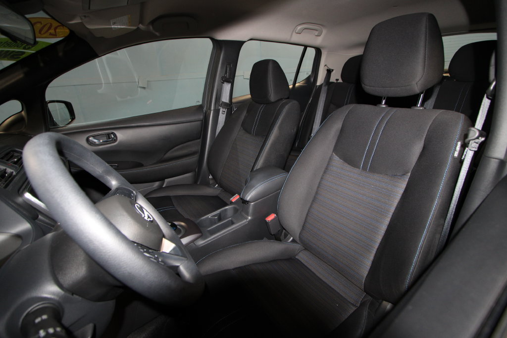 Used 2025 Nissan Leaf S FWD image 4