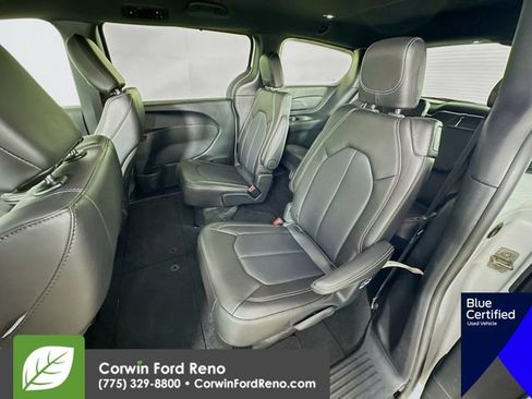 Used 2025 Chrysler Pacifica Select AWD/4WD image 26