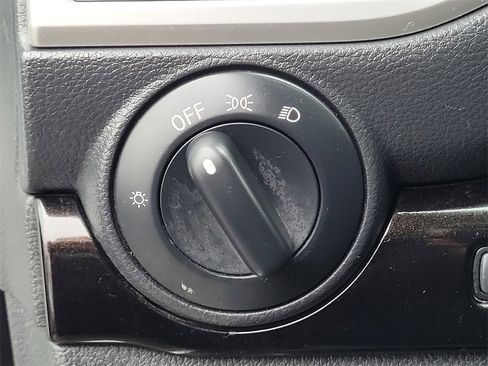 Used 2019 Nissan Titan SV image 11