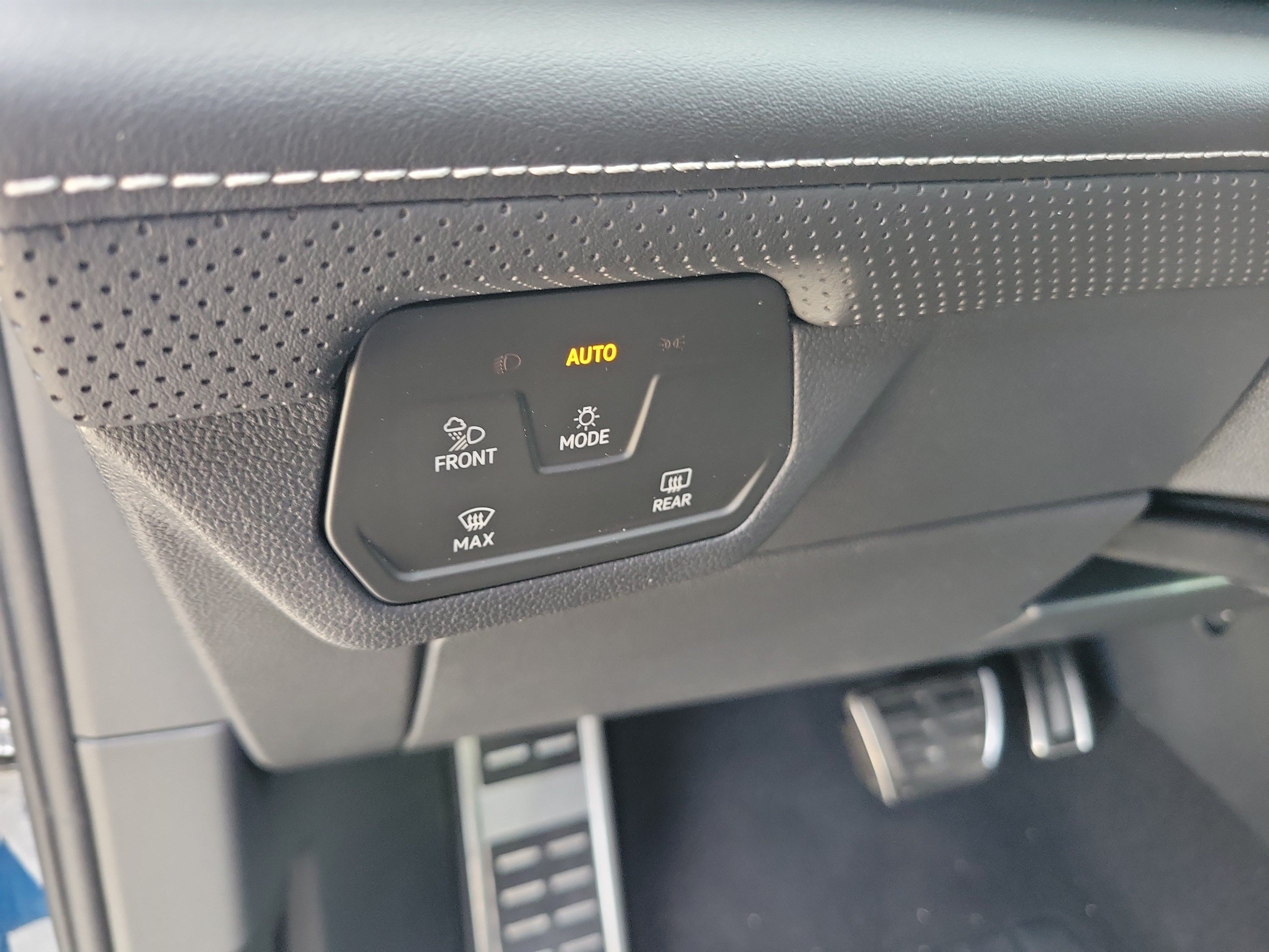 Used 2025 Volkswagen Atlas Cross Sport SE FWD image 25