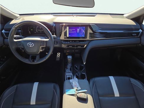 Used 2025 Toyota Camry SE image 12