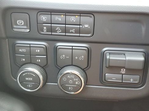 Certified 2026 Chevrolet Tahoe High Country AWD/4WD image 19
