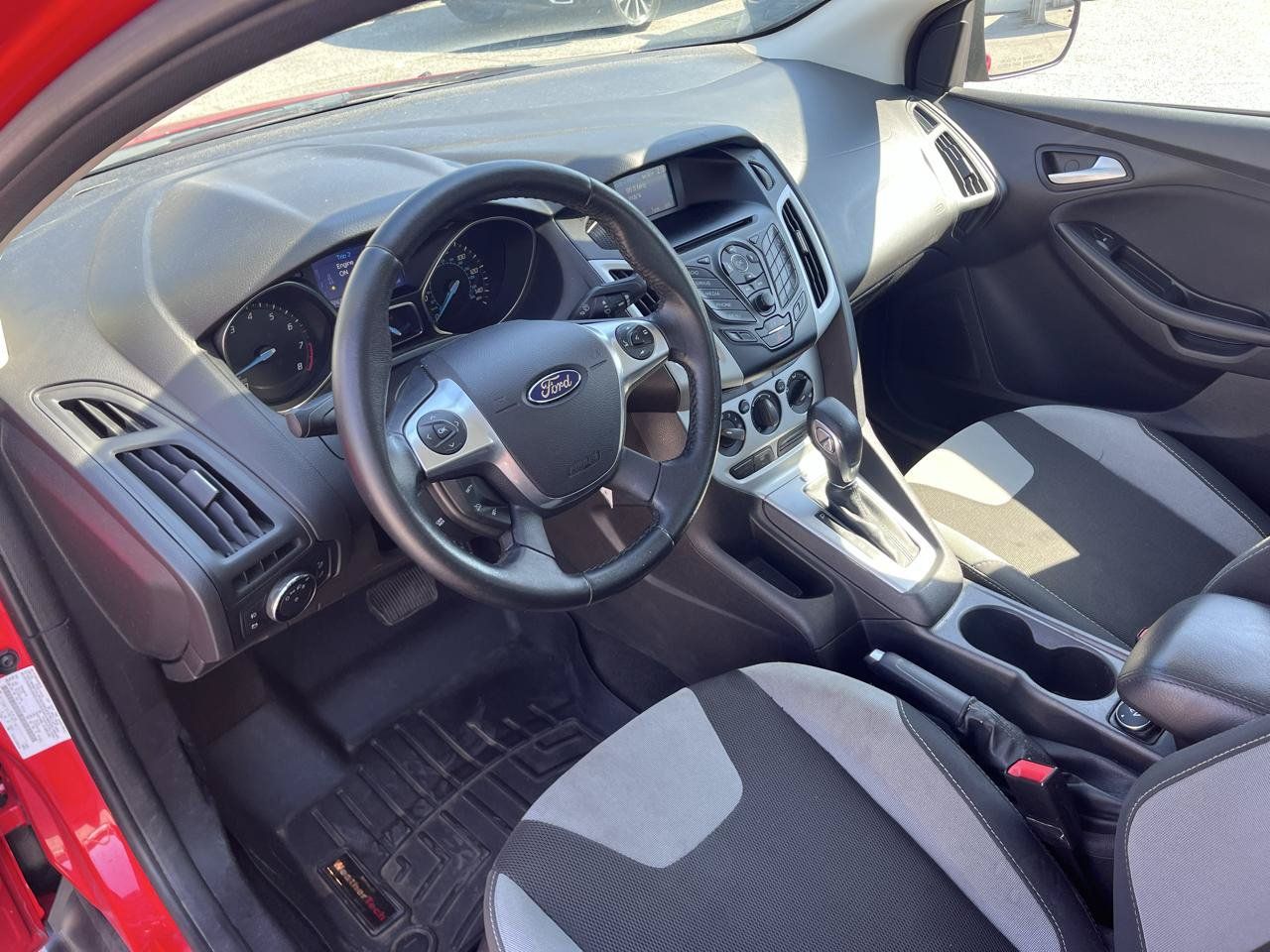 Used 2014 Ford Focus SE w/ SE Sport Package FWD image 22