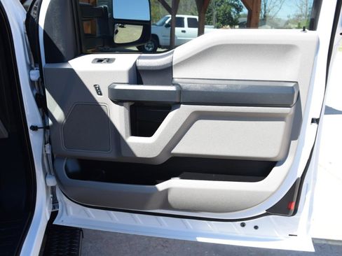 Used 2022 Ford F250 XL w/ Power Equipment Group image 13