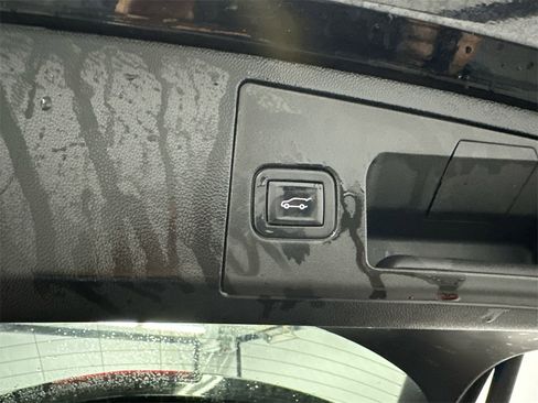 Used 2024 Cadillac XT4 Premium Luxury image 21