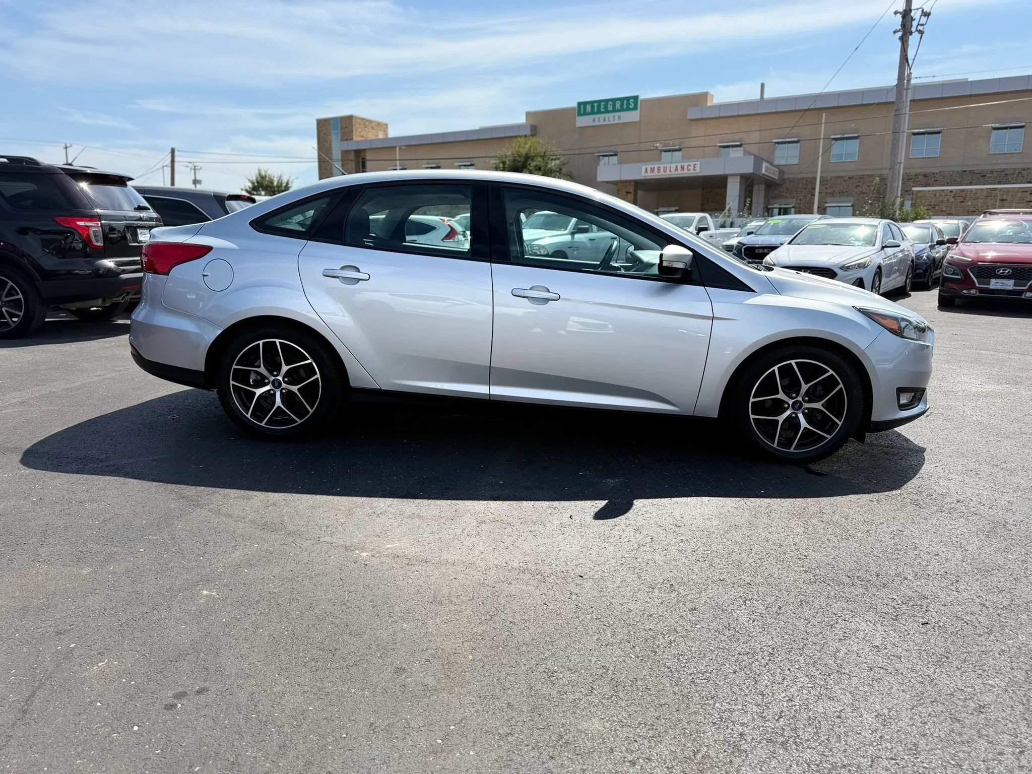 Used 2018 Ford Focus SEL FWD image 2
